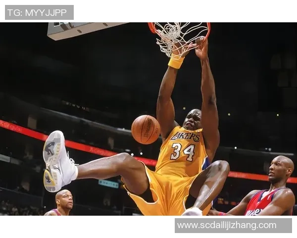 足球球星一对一进攻技巧展示，精彩过人瞬间引爆全场气氛