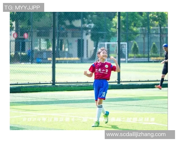 从绿茵场到岁月的痕迹 足球巨星退役后如何面对时光的苍老