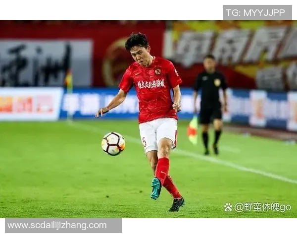 穿15号球衣的足球后卫领衔新一代防守巨星崛起之路